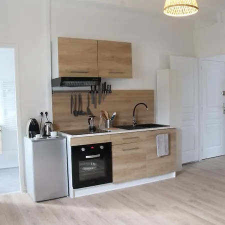 Les Locations D'argol Apartment *